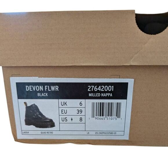 Dr. Martens Devon Flower Buckle Leather Platform Boots Women's Size 8 NWB Black - Picture 9 of 9